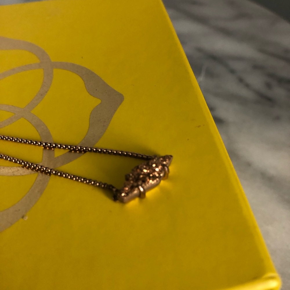 Kendra Scott necklace